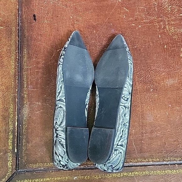 KAARI BLUE WOMEN'S HILLARY FABRIC POINTED TOE BALLET FLATS - Picture 16 of 16